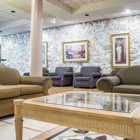 Quality Inn & Suites Palm Island Indoor Waterpark Batavia Eksteriør bilde