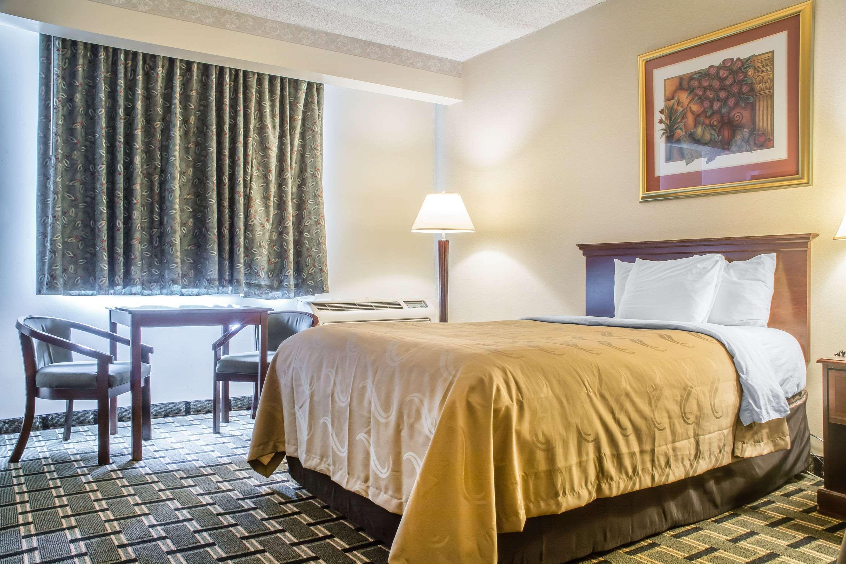 Quality Inn & Suites Palm Island Indoor Waterpark Batavia Eksteriør bilde