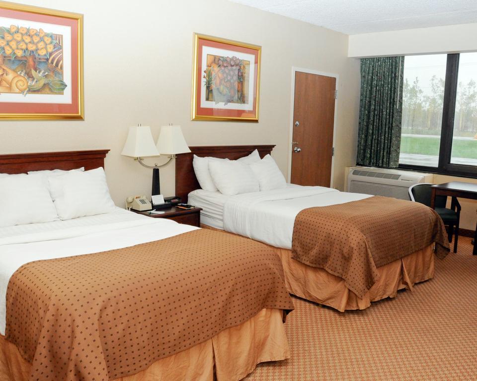 Quality Inn & Suites Palm Island Indoor Waterpark Batavia Eksteriør bilde