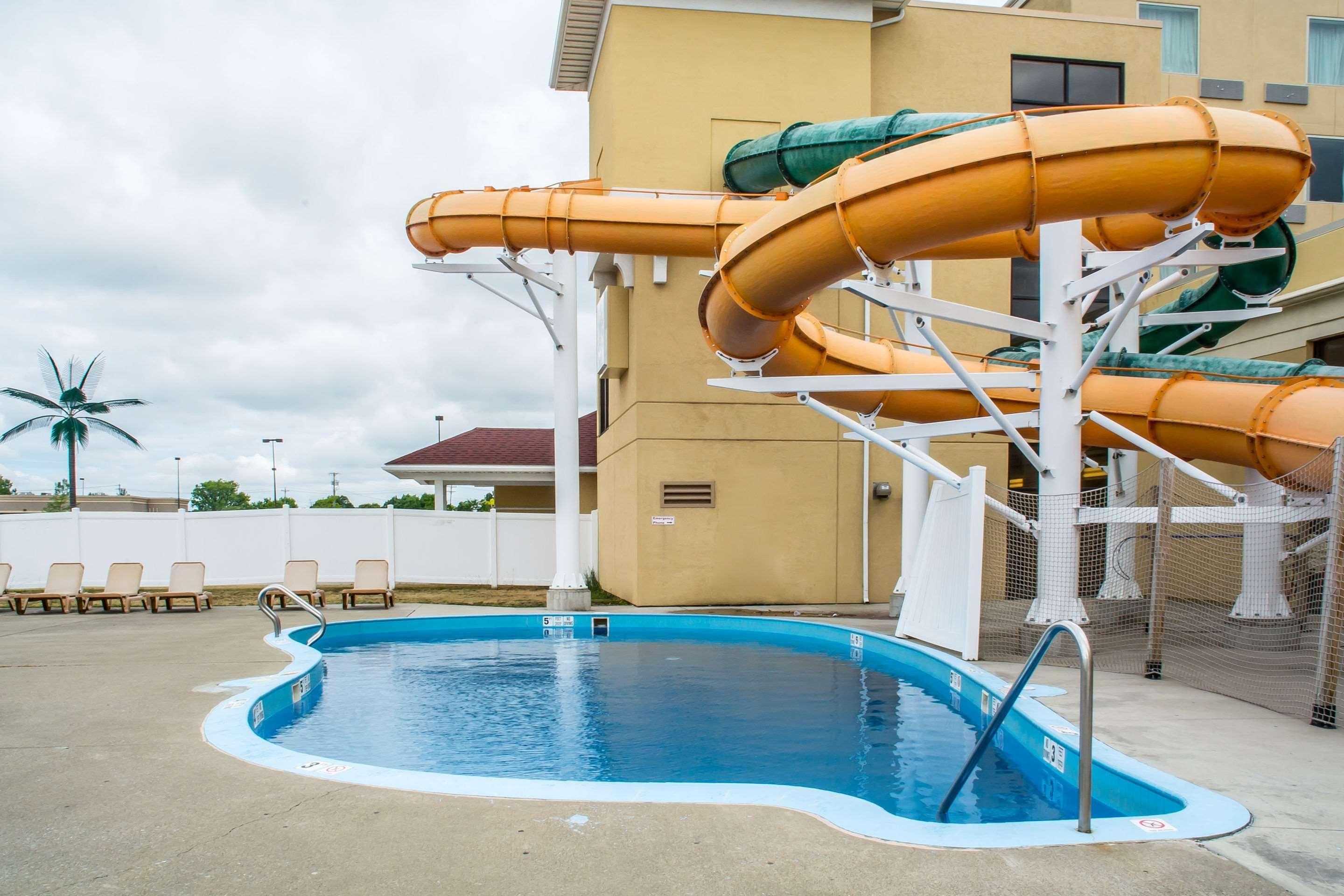 Quality Inn & Suites Palm Island Indoor Waterpark Batavia Eksteriør bilde