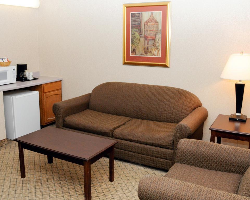 Quality Inn & Suites Palm Island Indoor Waterpark Batavia Eksteriør bilde
