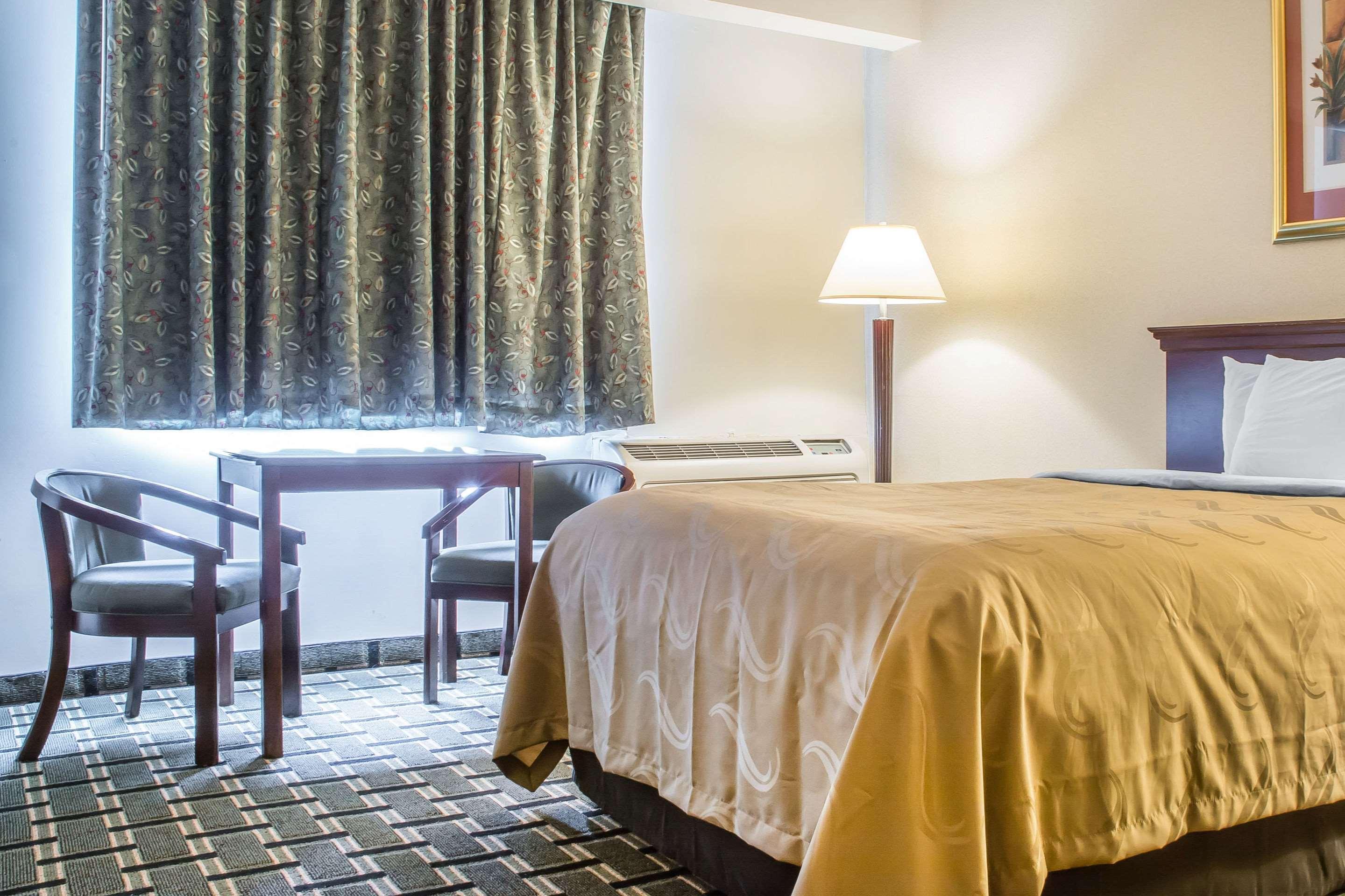Quality Inn & Suites Palm Island Indoor Waterpark Batavia Eksteriør bilde