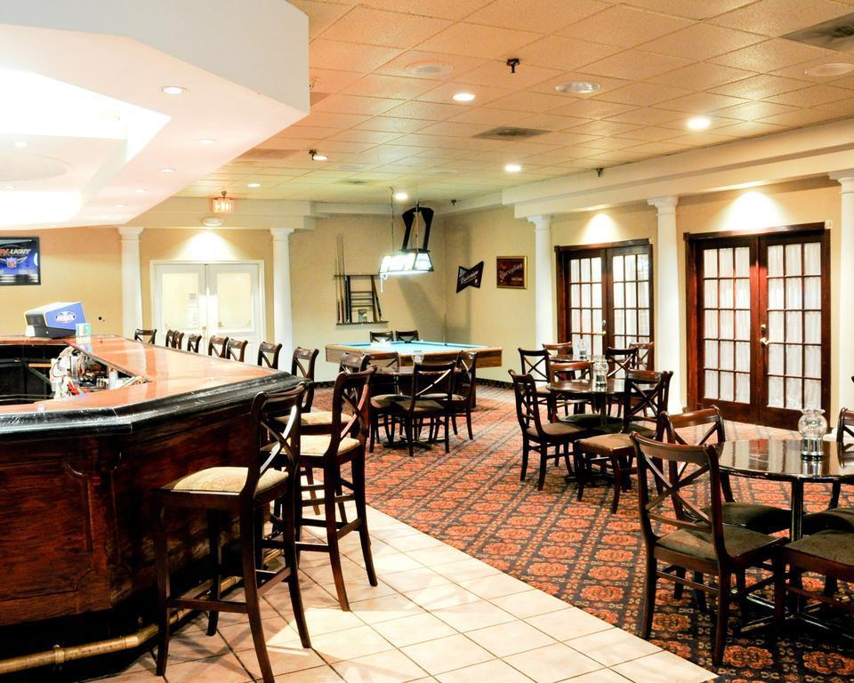 Quality Inn & Suites Palm Island Indoor Waterpark Batavia Eksteriør bilde