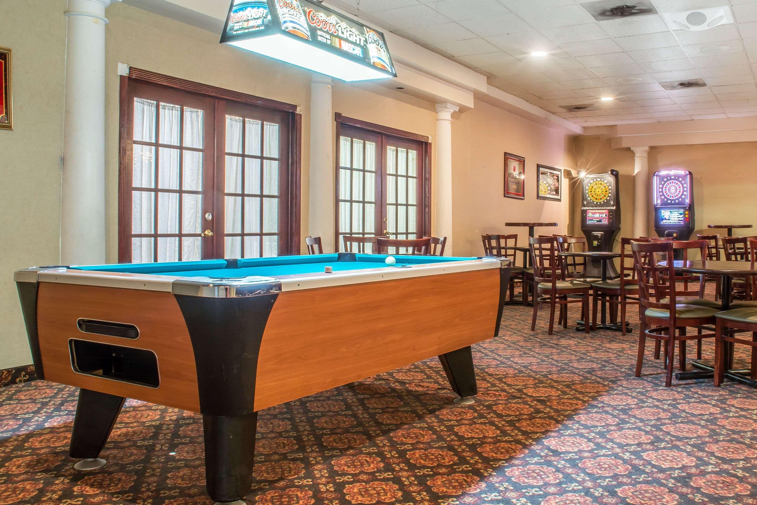 Quality Inn & Suites Palm Island Indoor Waterpark Batavia Eksteriør bilde